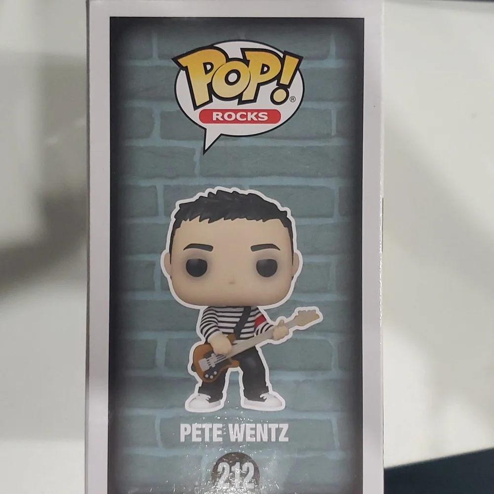 Funko PoP! Rocks - Picture 4 of 5